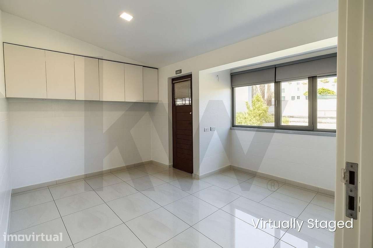 Moradia V5 com Jardim e Garagem em Alfragide – Mais de 400 m2 de Área - Grande imagem: 3/26