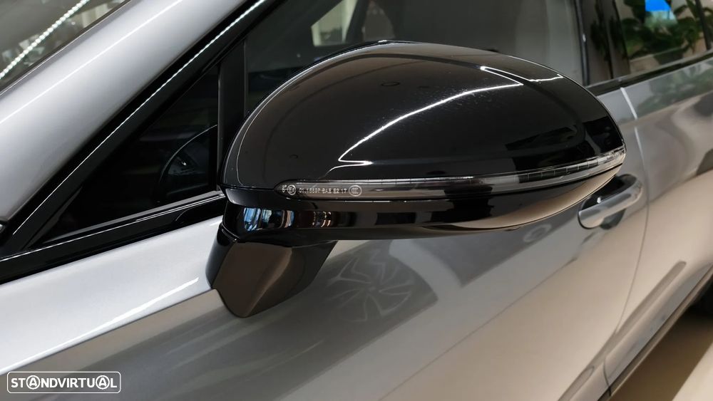 Bentley Flying Spur Hybrid S - 17