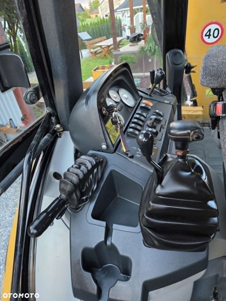 Caterpillar CAT 422E - 21