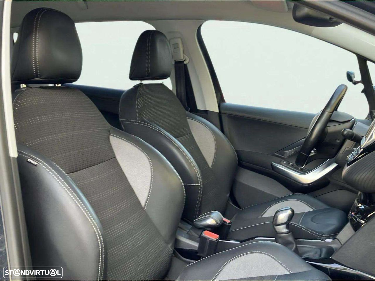 Peugeot 2008 1.2 PureTech Allure - 13