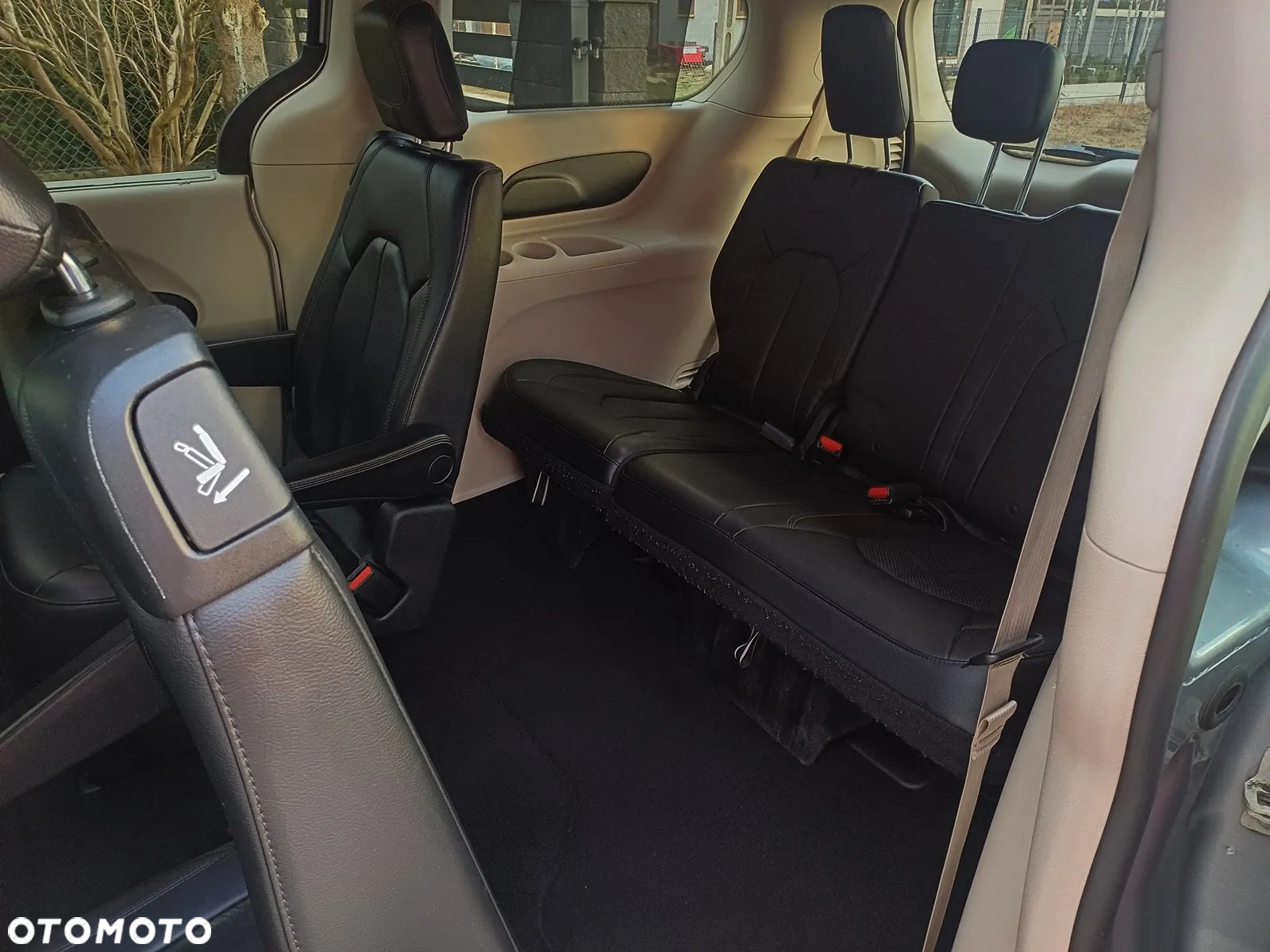 Chrysler Pacifica - 17