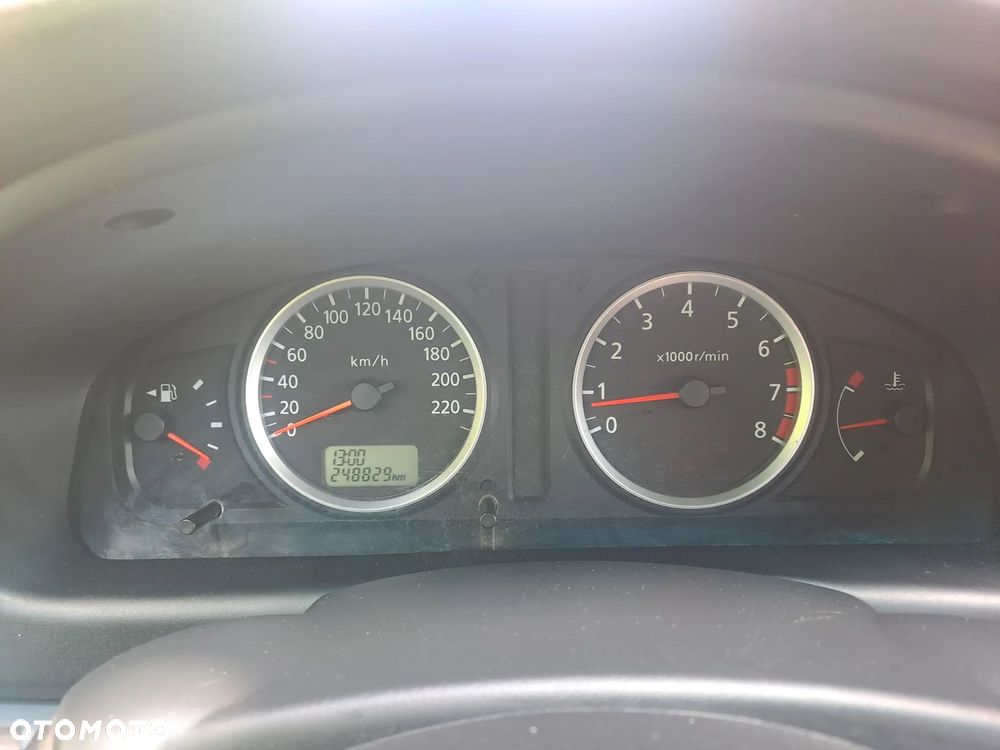 Nissan Almera 1.5 Base - 11