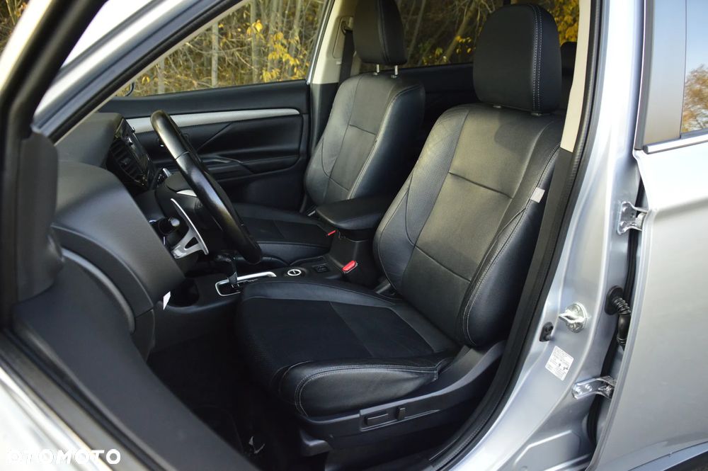 Mitsubishi Outlander 2.0 Intense + Navi 4WD CVT - 26