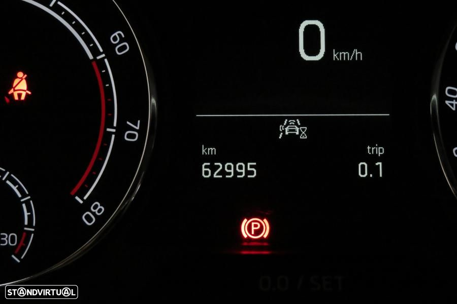 Skoda Fabia 1.0 MPI First Edition - 33