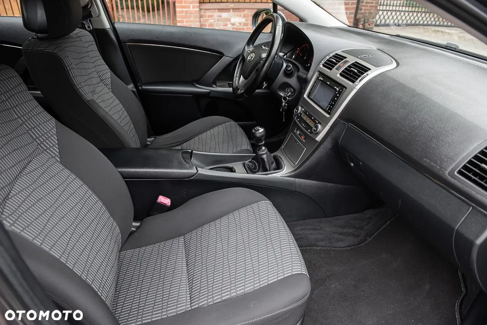 Toyota Avensis 2.0 D-4D Sol+NAVI - 27