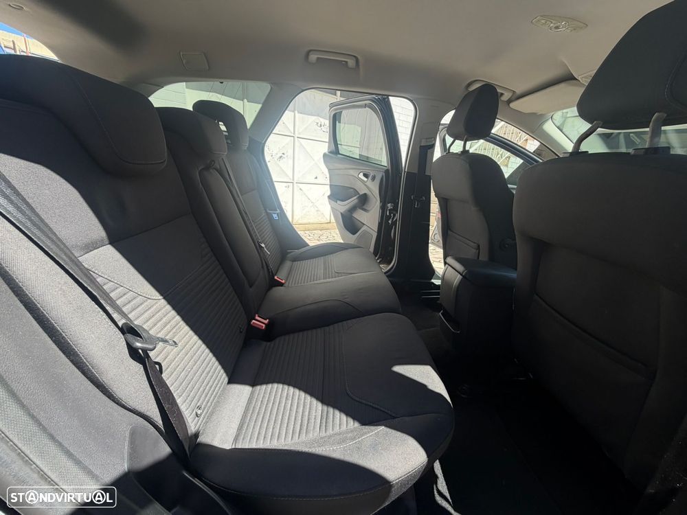 Ford Focus 1.5 TDCi ECOBlue Titanium - 23