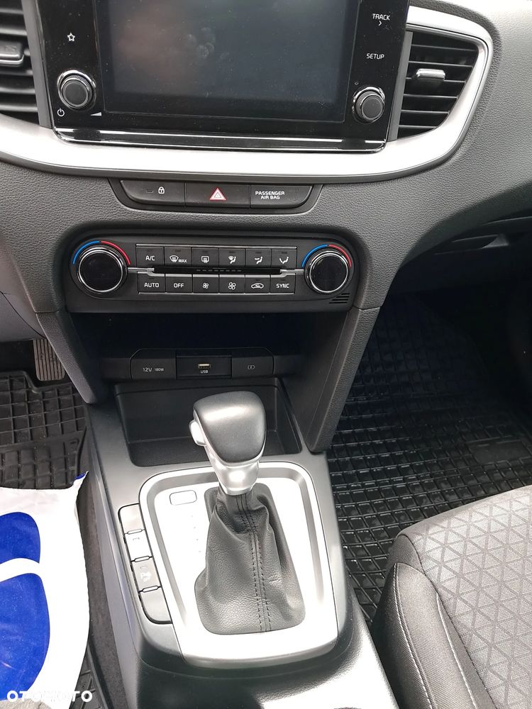 Kia Ceed - 4