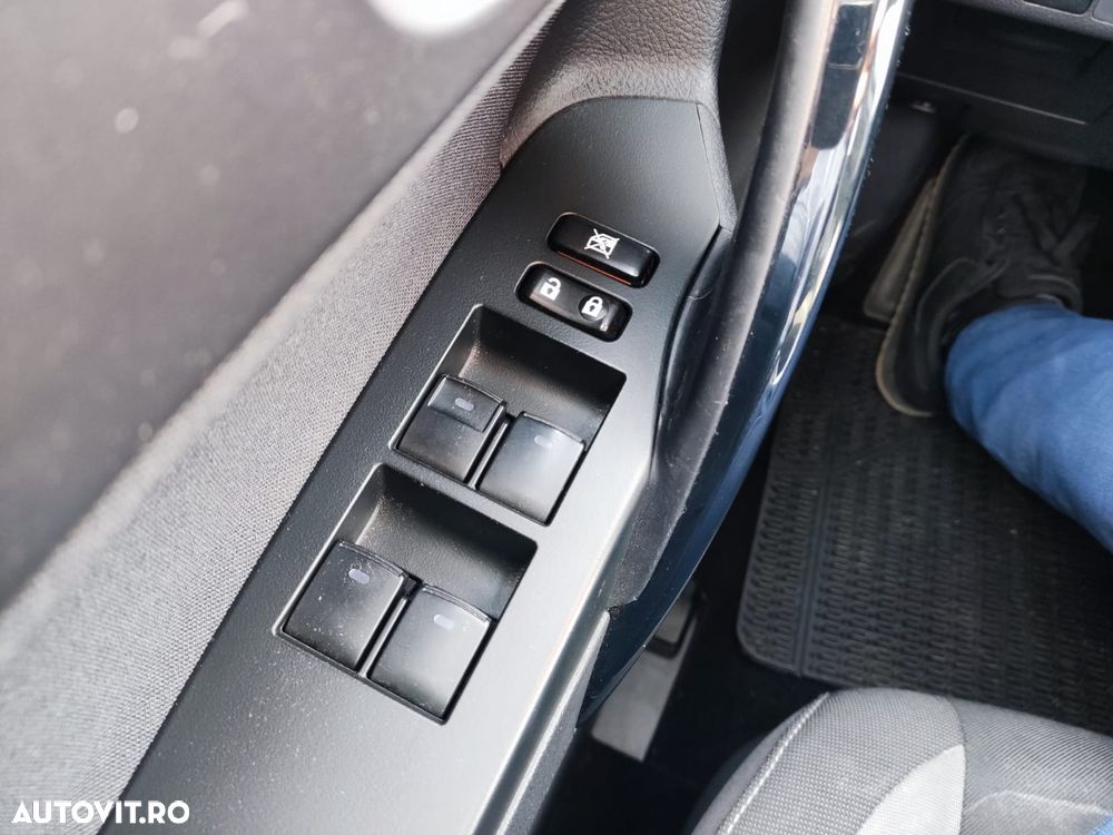 Toyota Auris 1.8 L VVT-i TS Hybrid Sol+ - 11