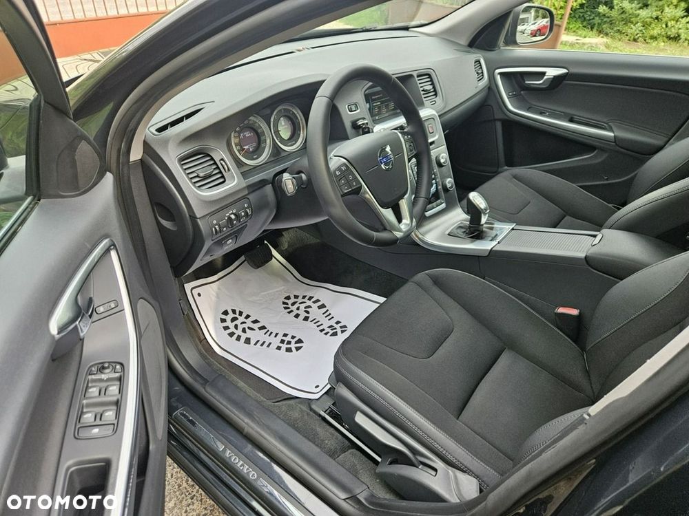 Volvo V60 D4 Geartronic Momentum - 12