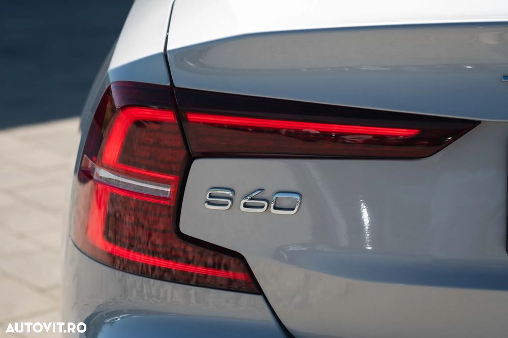 Volvo S60 B4 MHEV AT Plus Dark - 14