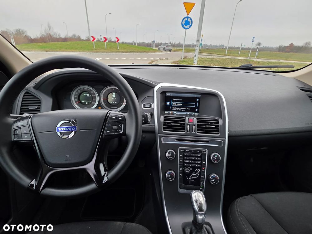 Volvo XC 60 D5 AWD Kinetic - 19