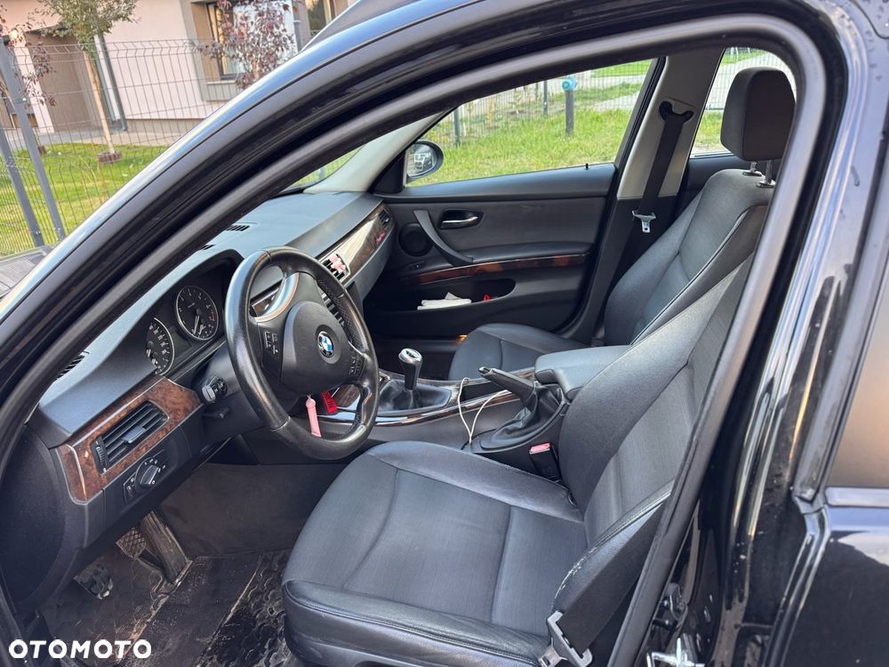 BMW Seria 3 320i - 9