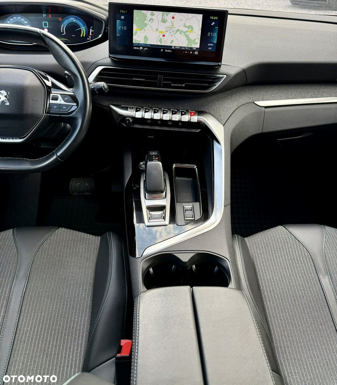Peugeot 3008 1.6 PureTech HYbrid Allure S&S EAT8 - 17