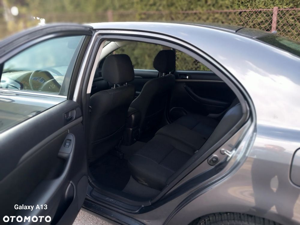 Toyota Avensis 2.0 VVT-i Executive - 6
