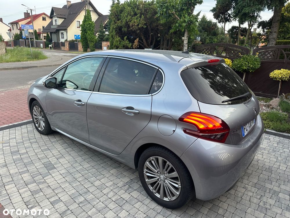 Peugeot 208 - 1