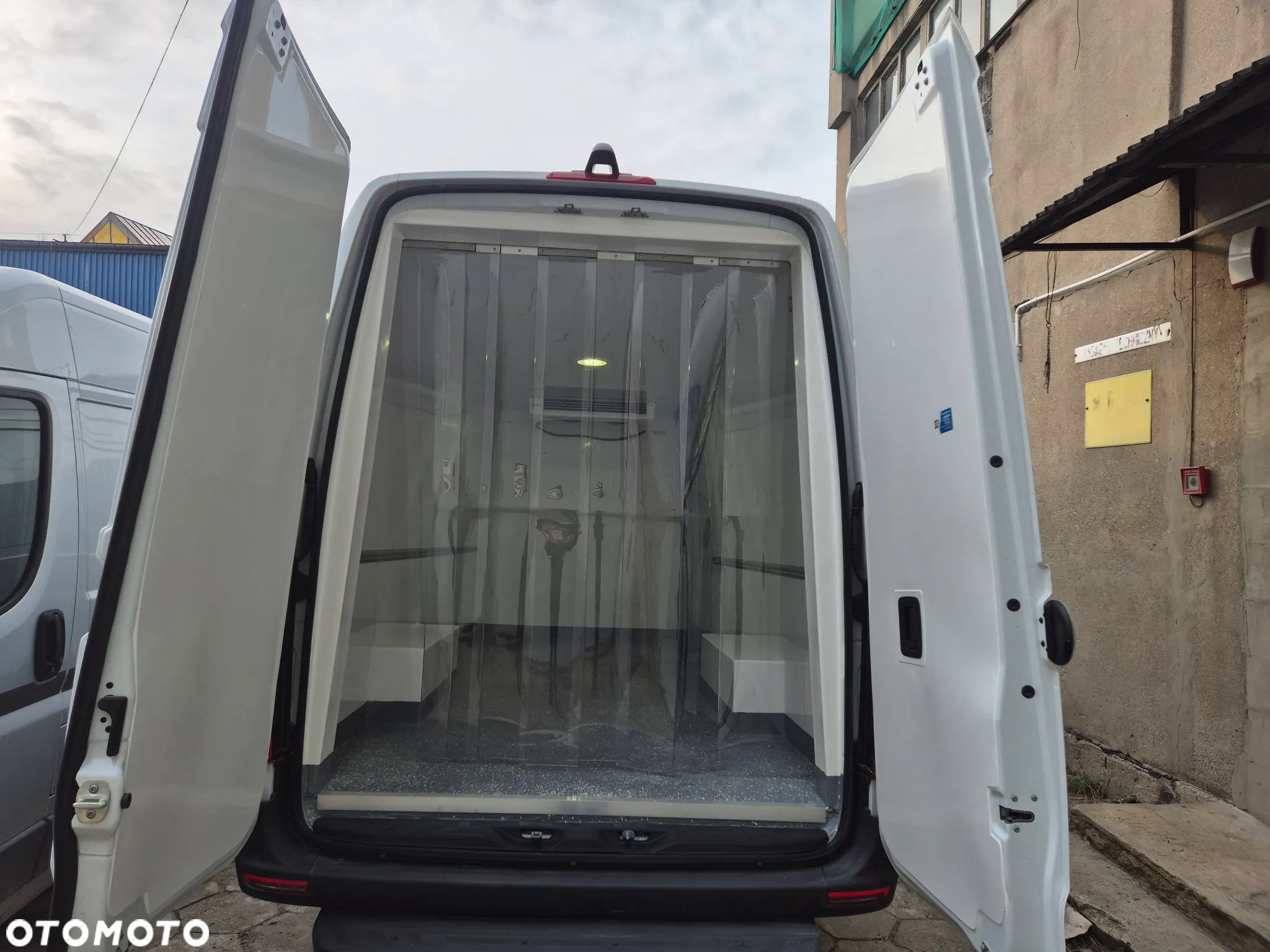 Mercedes-Benz Sprinter - 1