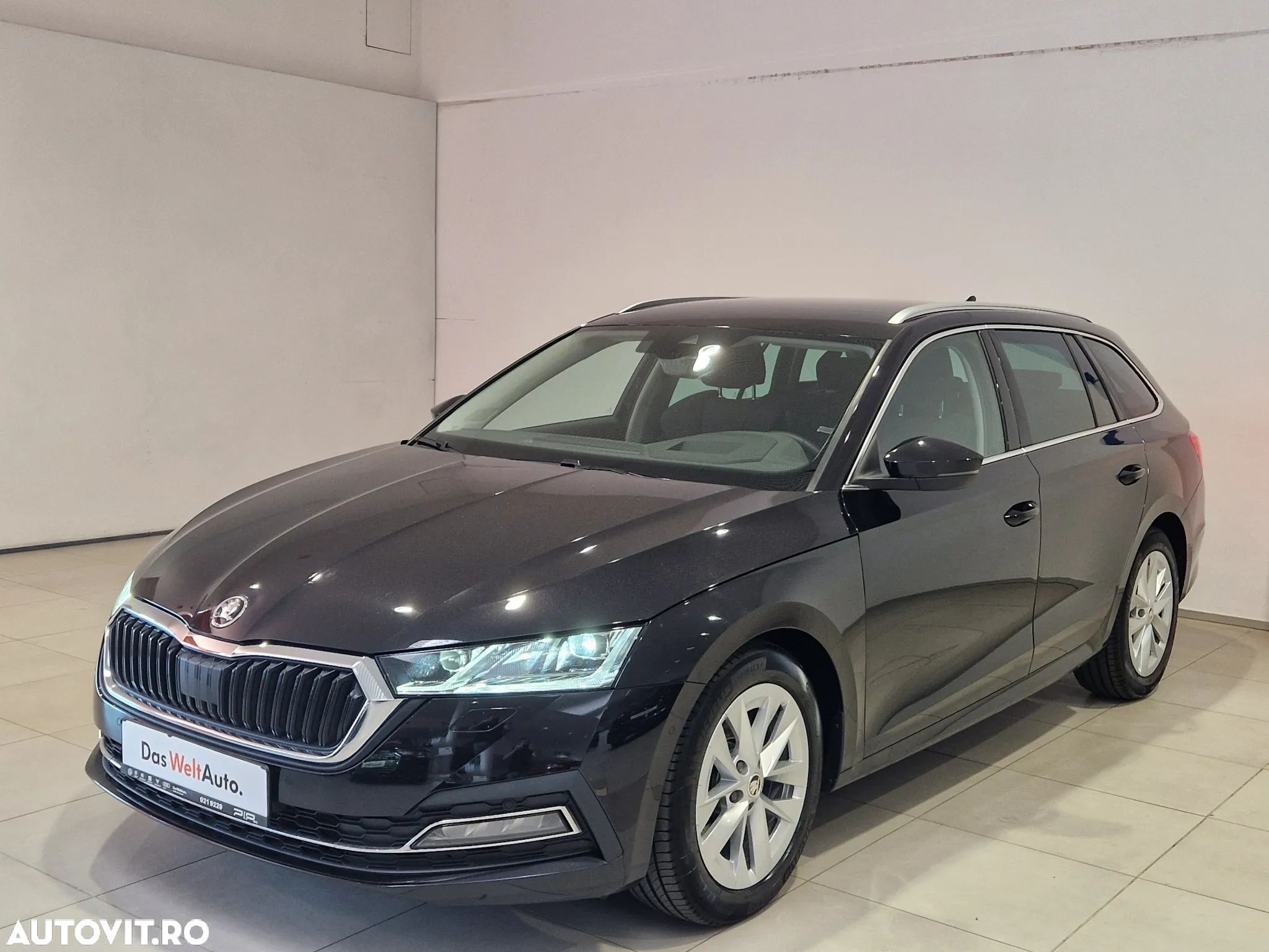 Skoda Octavia Combi 2.0 TDI DSG Premium Edition - 1