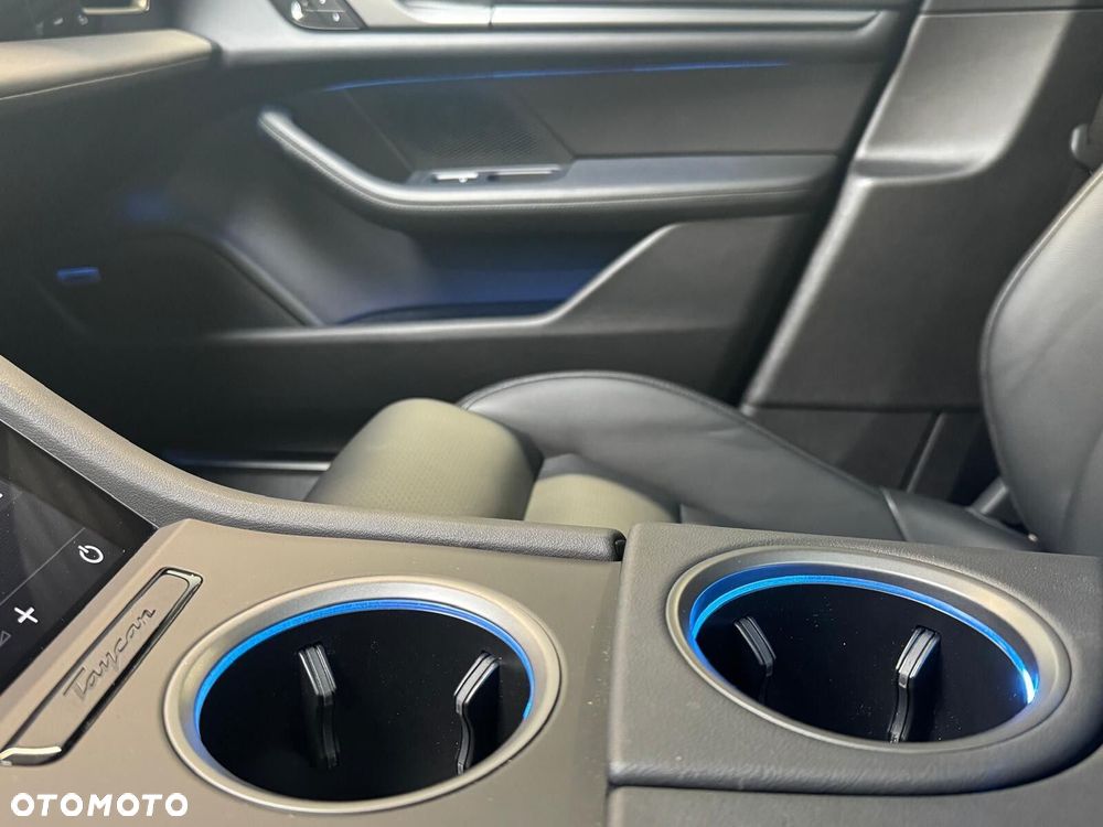 Porsche Taycan 105kWh Performance Plus - 24
