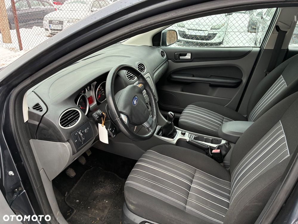 Ford Focus 1.6 16V Ambiente - 8
