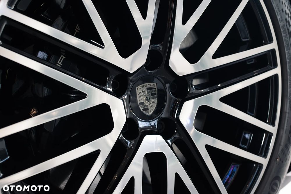 Porsche Cayenne Turbo E-Hybrid PHEV - 15