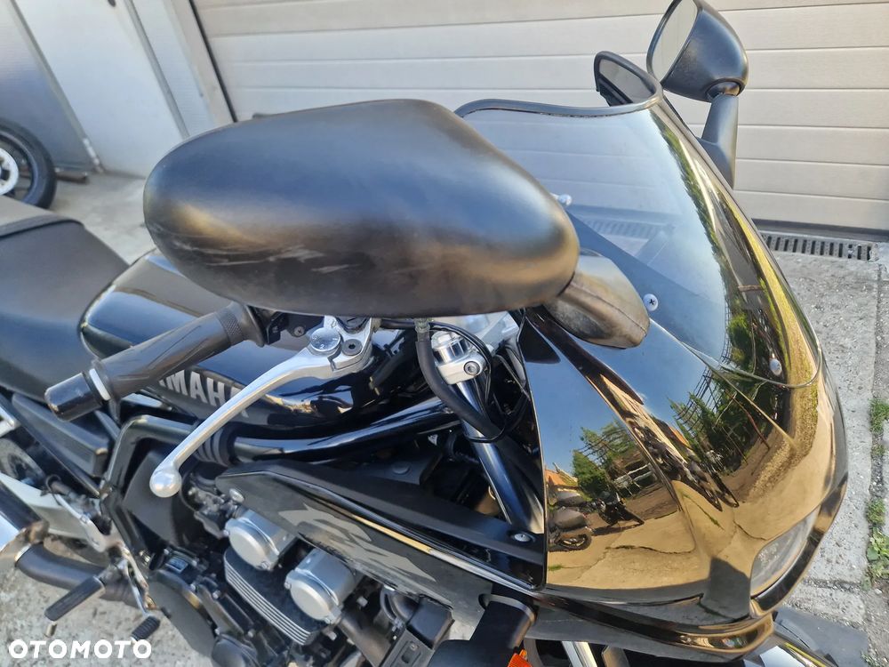 Yamaha FZ - 12