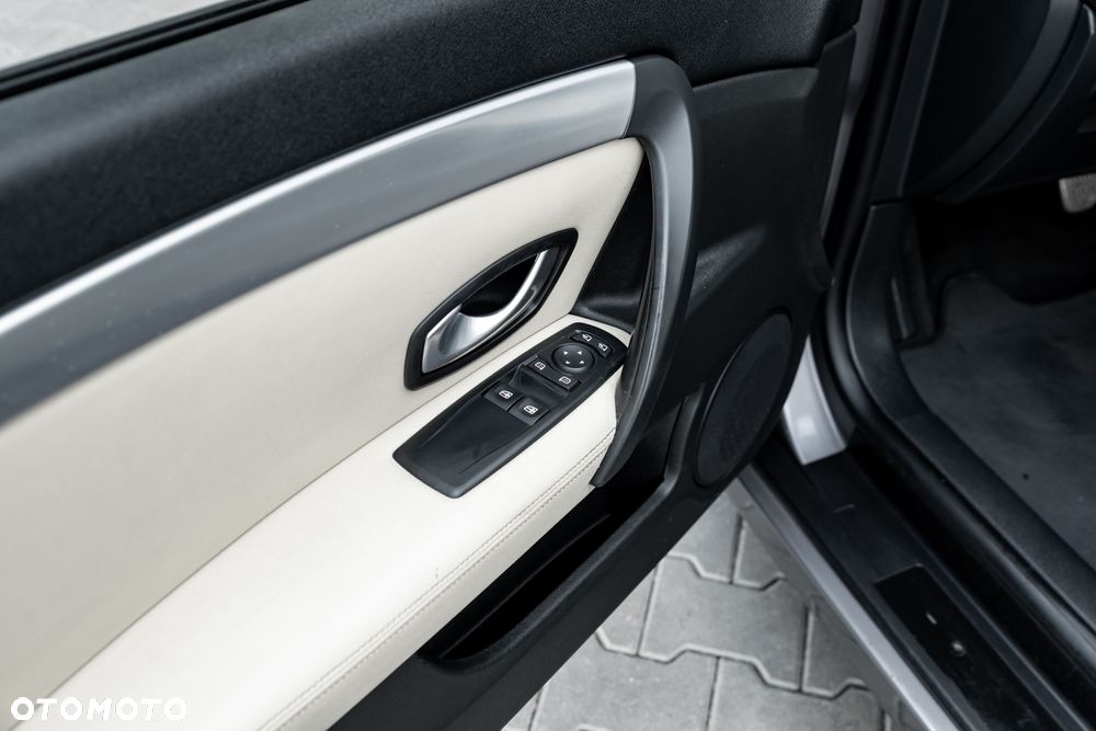 Renault Laguna Coupe V6 dCi 235 FAP GT - 18