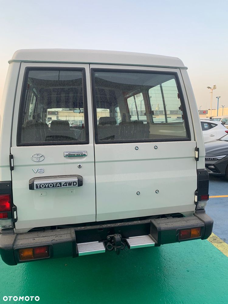 Toyota Land Cruiser - 8