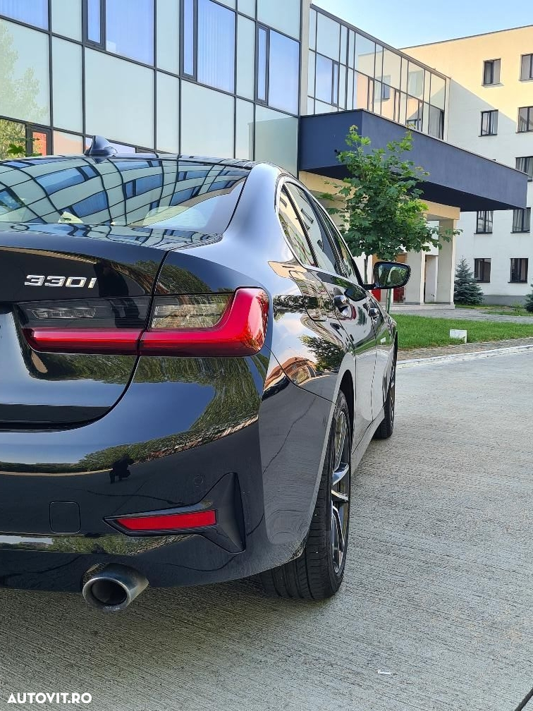 BMW Seria 3 330i AT Sport Line - 24