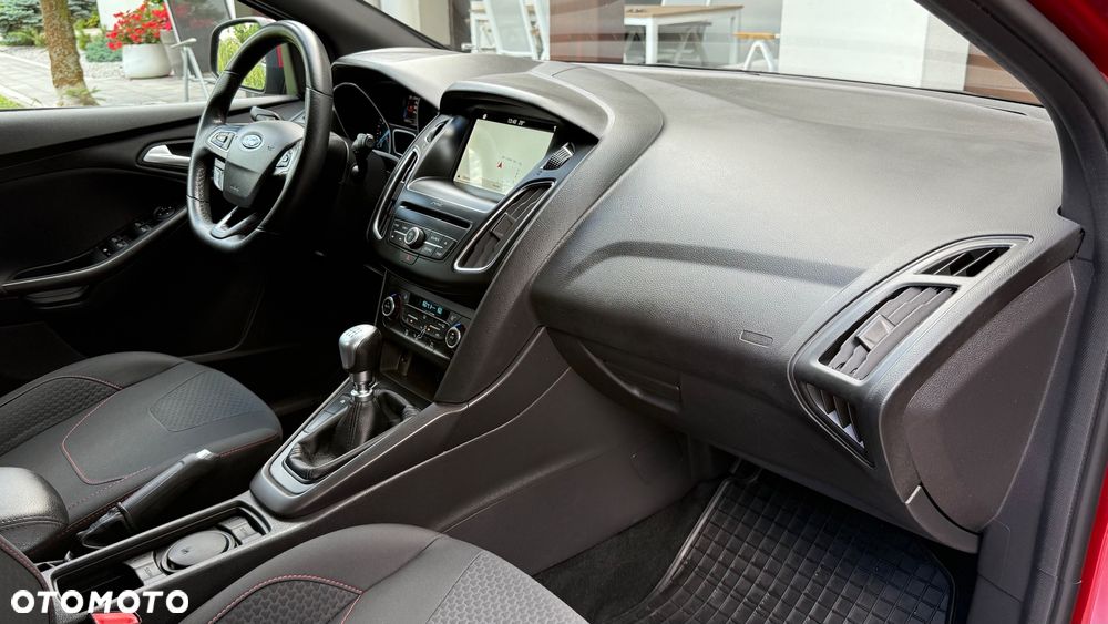 Ford Focus 1.0 EcoBoost Start-Stopp-System ST-LINE DESIGN - 31