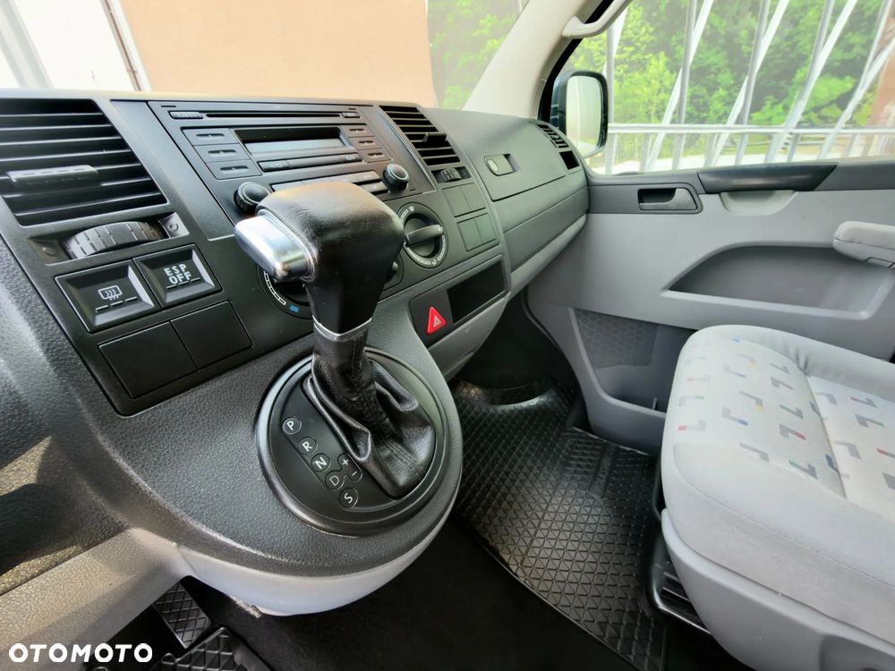 Volkswagen Caravelle - 31