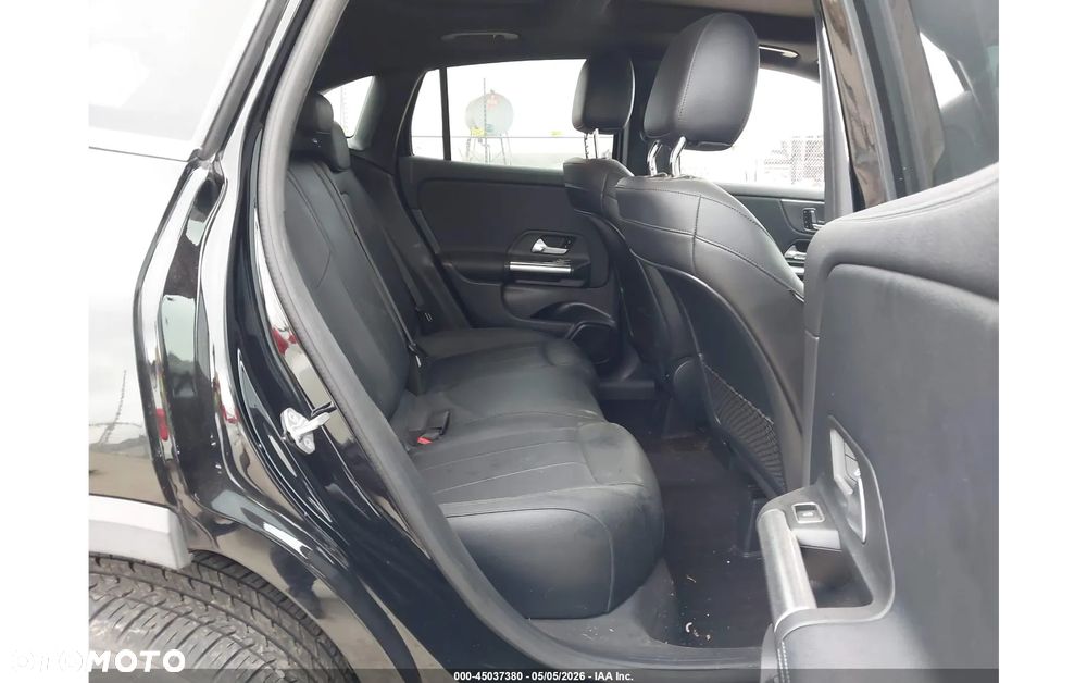 Mercedes-Benz GLA 250 4Matic 7G-DCT - 12