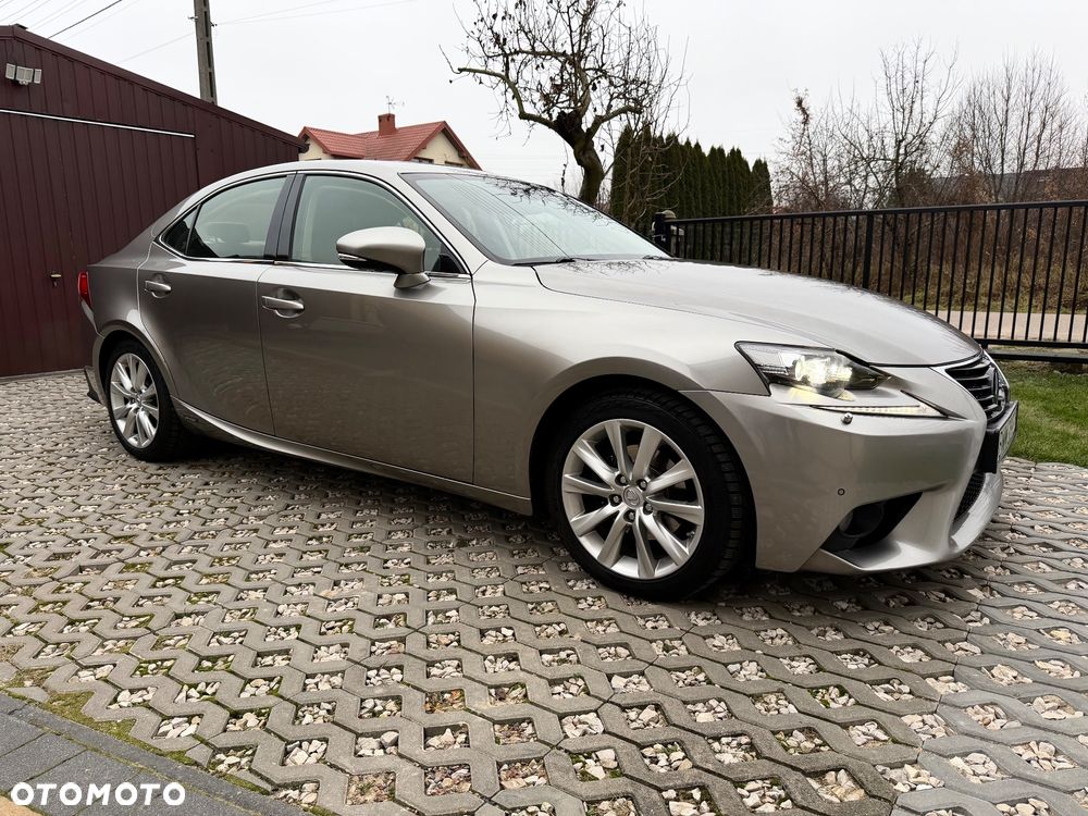 Lexus IS 300h Prestige - 2