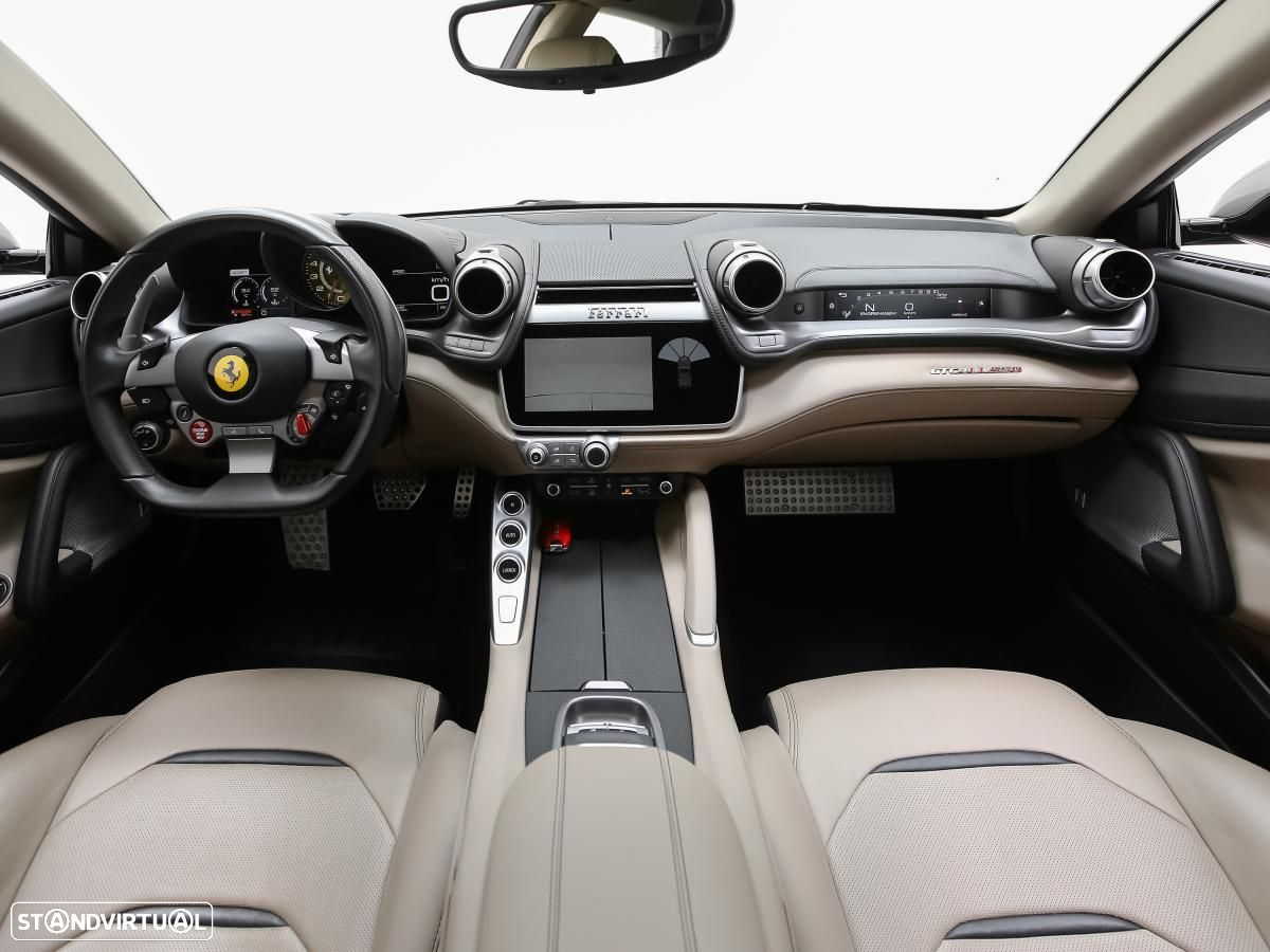 Ferrari GTC4 Lusso - 10