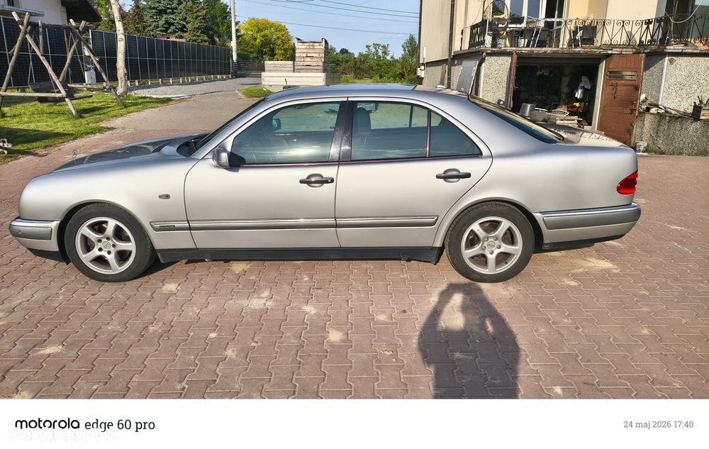 Mercedes-Benz Klasa E 300 TD Elegance - 4