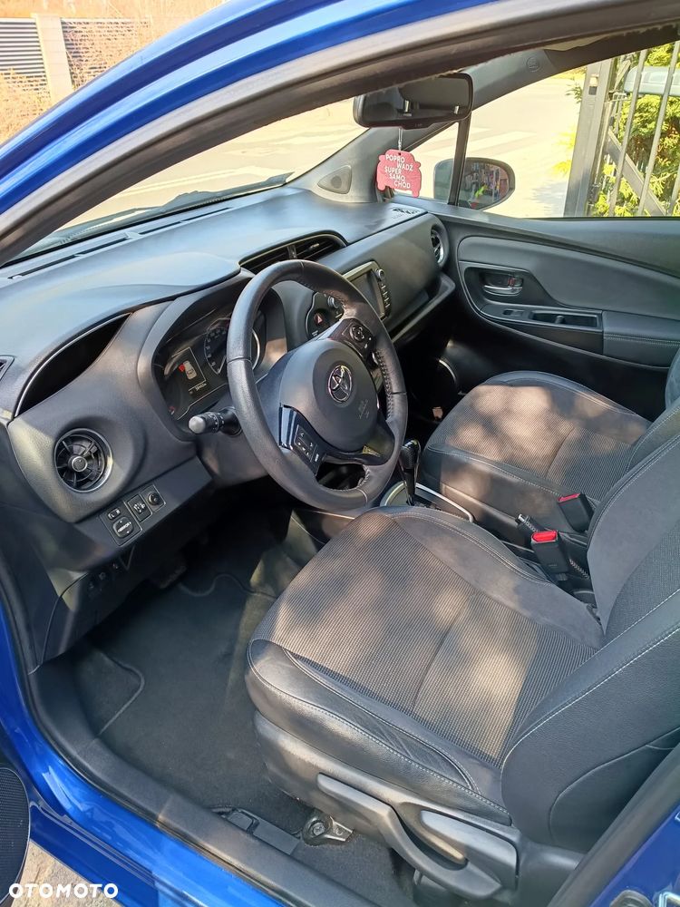 Toyota Yaris Hybrid 100 Dynamic - 18