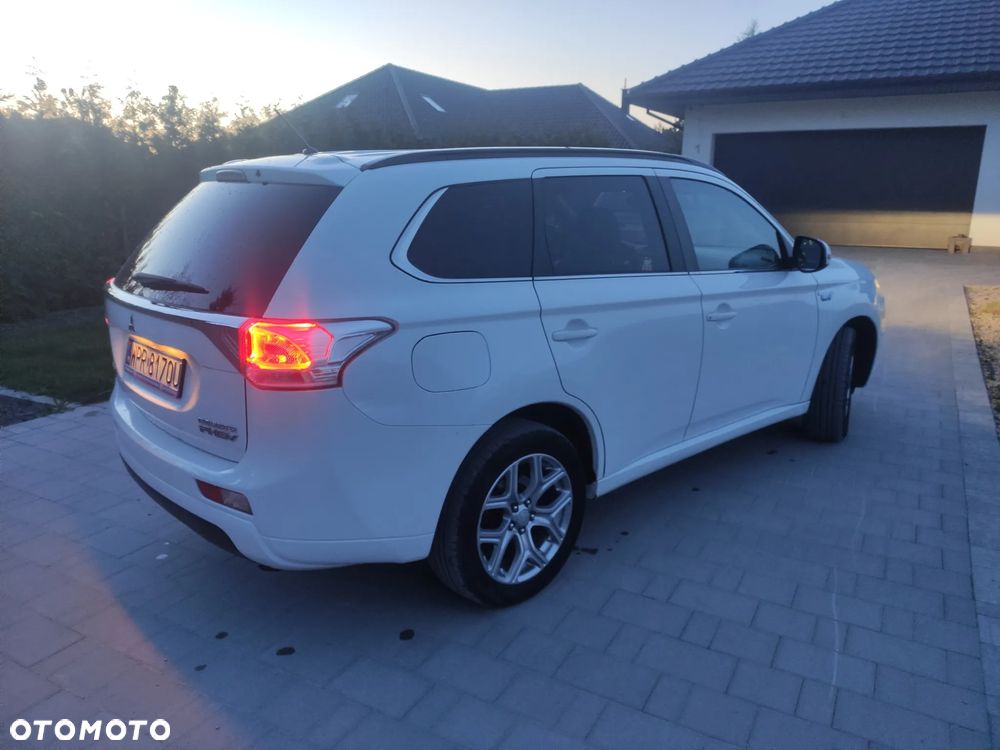 Mitsubishi Outlander Instyle NAVI + - 2