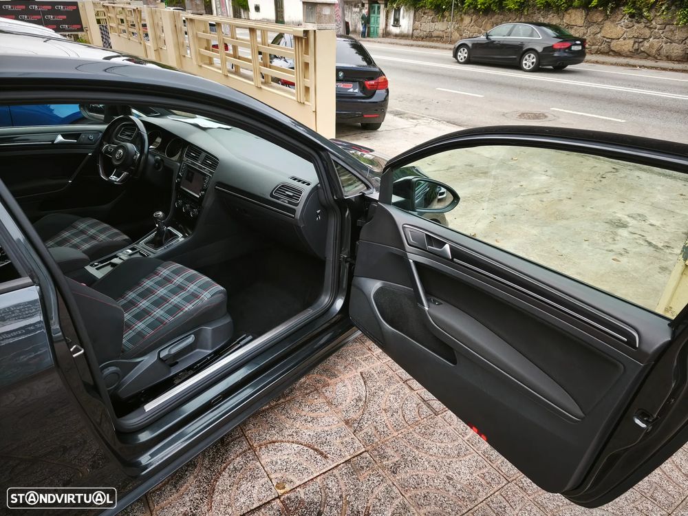 VW Golf GTI Performance BlueMotion - 23