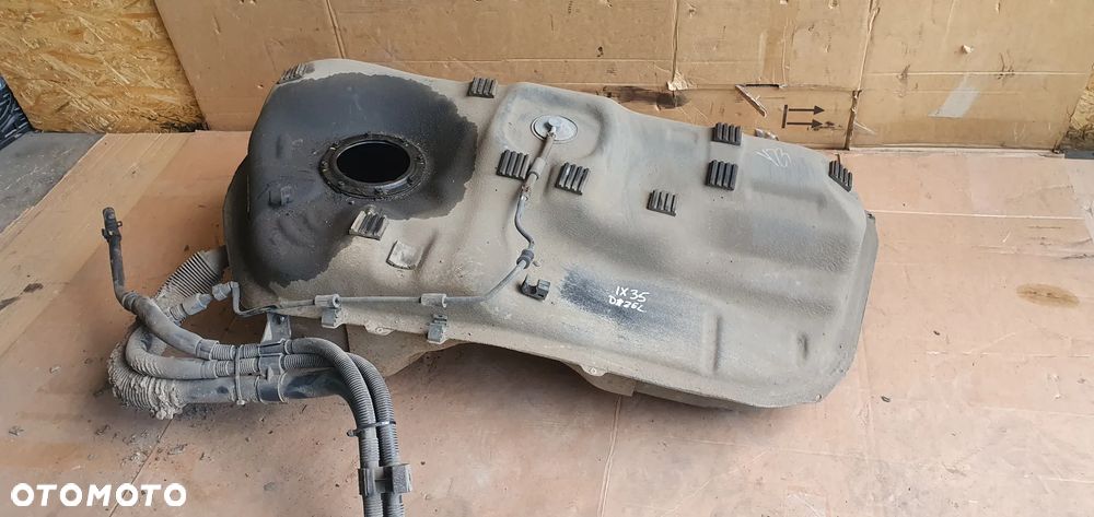 Zbiornik paliwa bak Hyundai IX35 1.7 CRDI 31100-2Y230 - 3