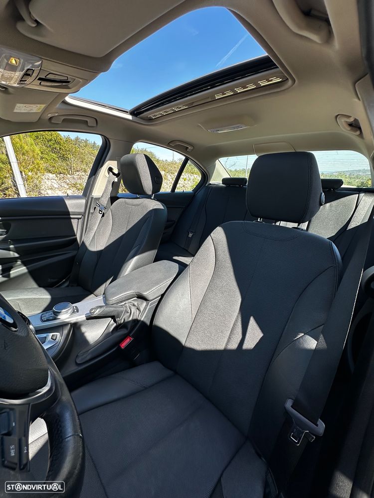 BMW 330 e iPerformance - 12