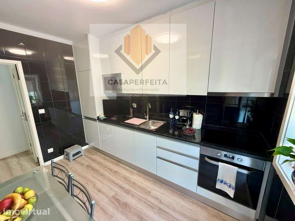 Apartamento T2+1 Totalmente Renovado com Varanda, Jardim e Box - Va... - Grande imagem: 2/25