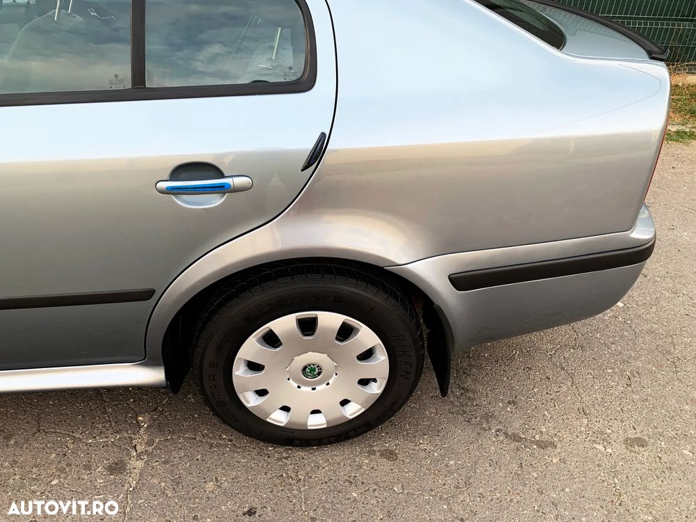 Skoda Octavia 1.6 Ambiente - 17