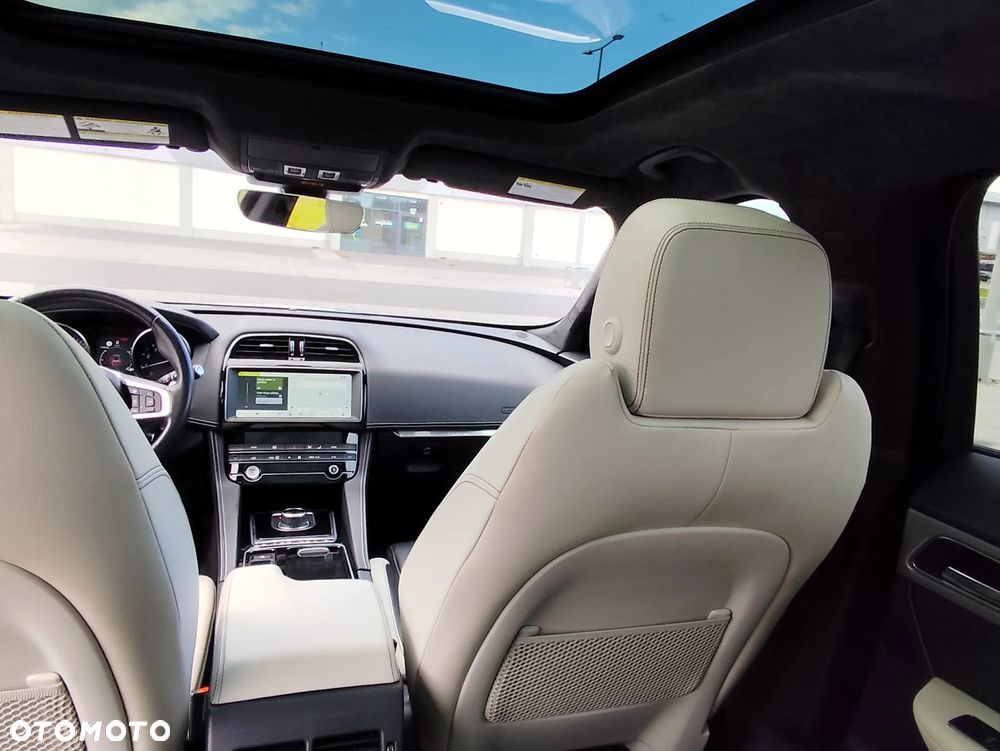 Jaguar F-Pace - 32