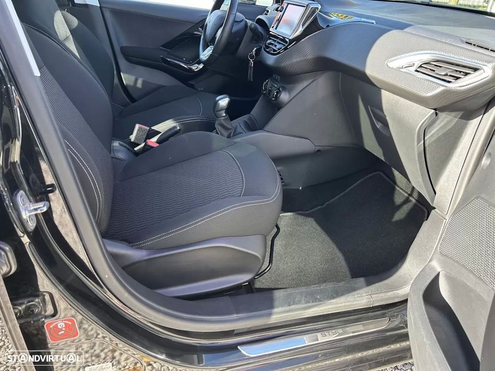 Peugeot 208 1.2 PureTech Style - 8