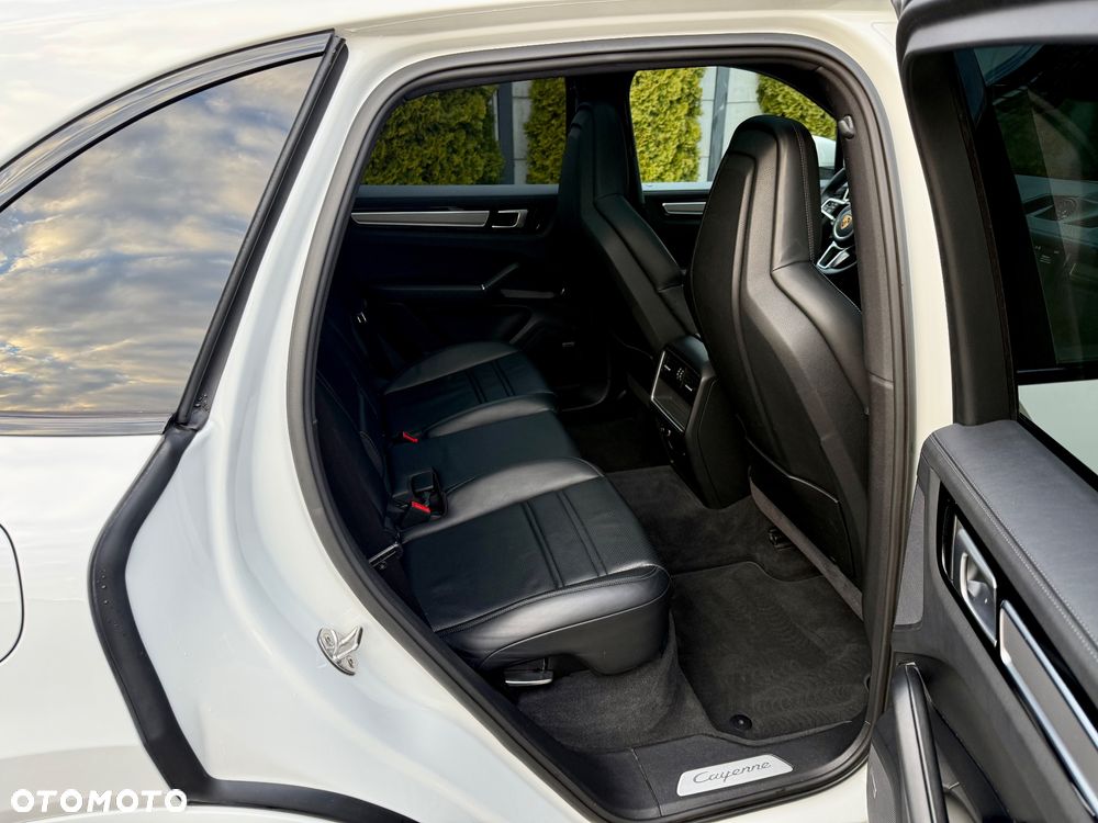 Porsche Cayenne Platinum Edition - 30