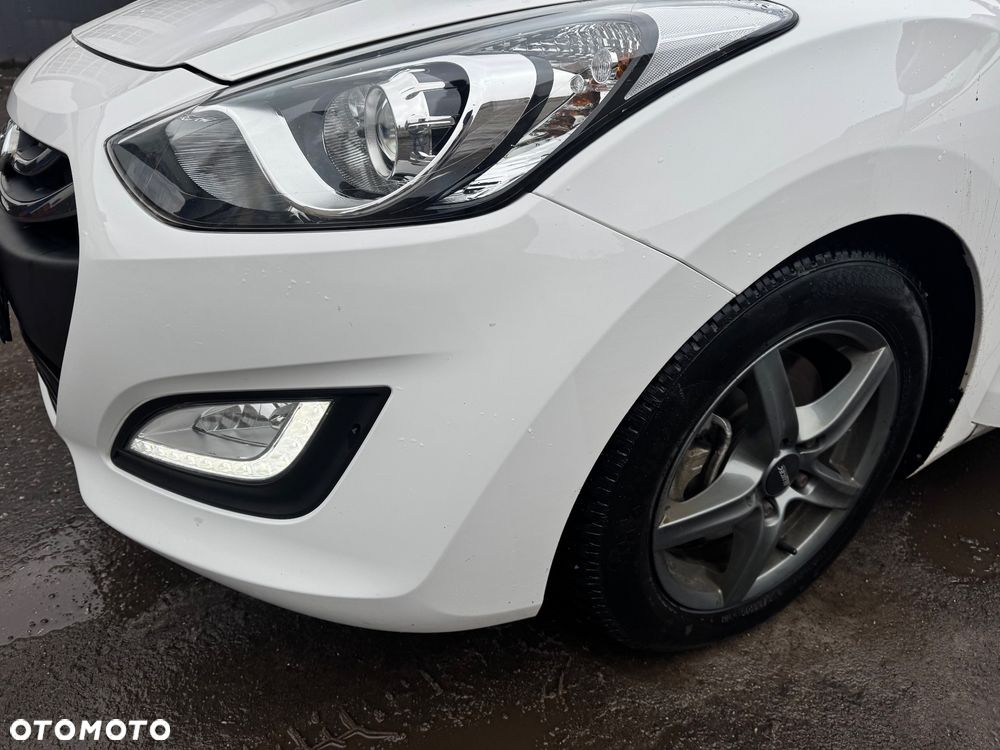 Hyundai i30 1.6 CRDi Fifa World Cup Edition - 13