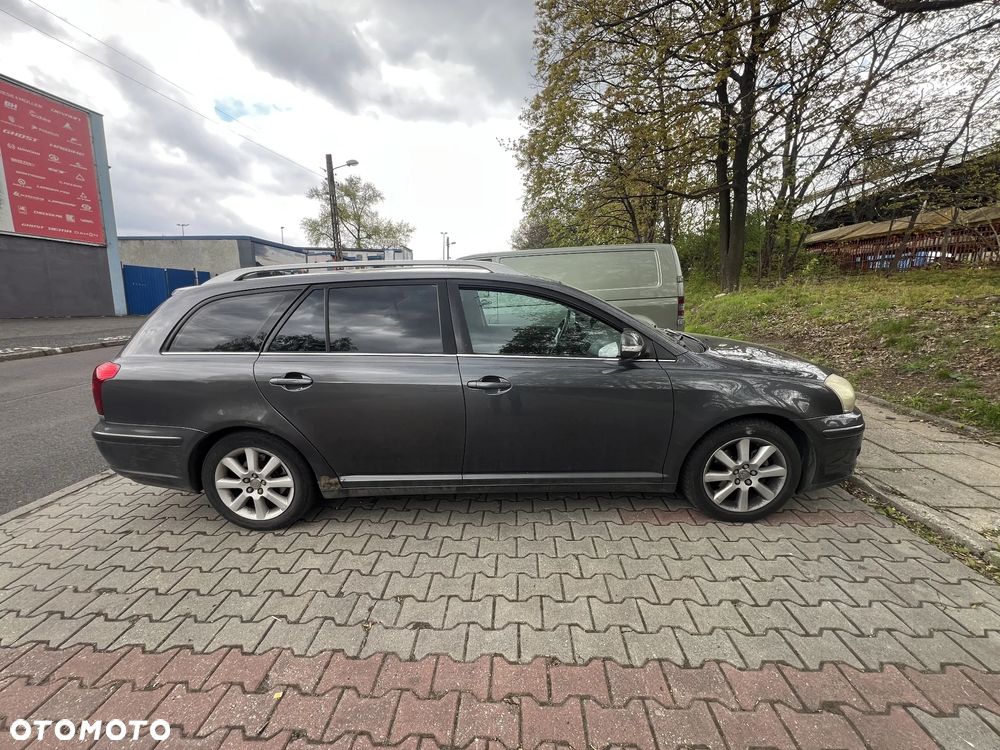 Toyota Avensis - 2