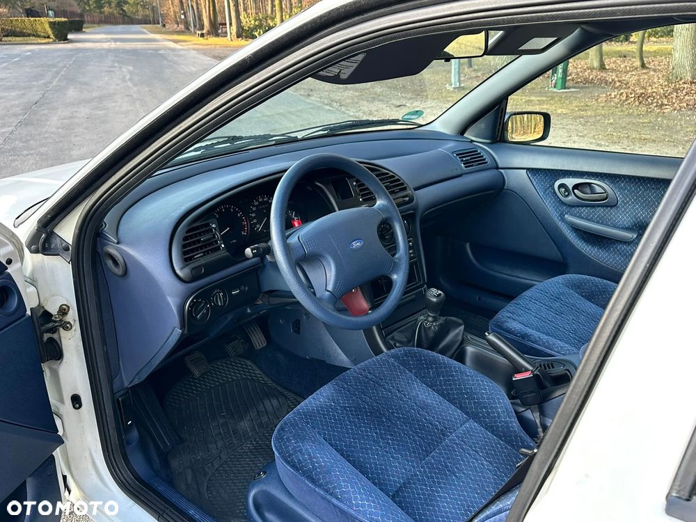 Ford Mondeo 1.6 CLX - 29