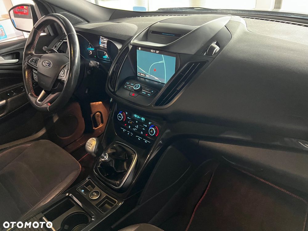 Ford Kuga 2.0 TDCi 4x2 ST-Line - 38