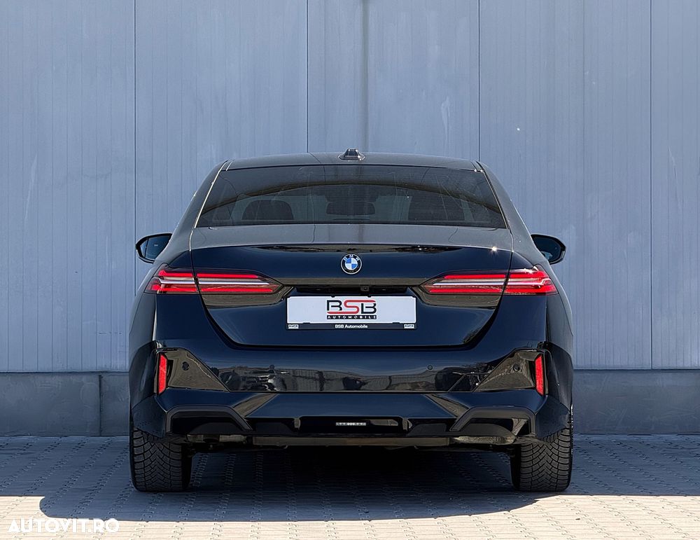 BMW Seria 5 520i AT MHEV - 13