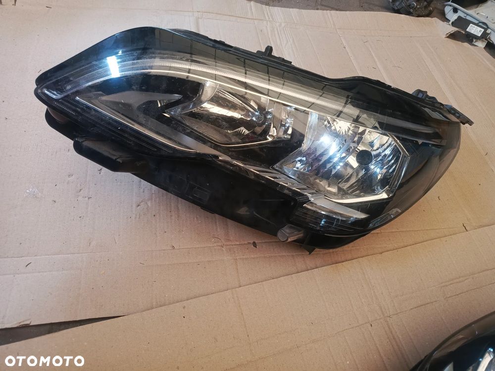 9810478080 LAMPA PRZEDNIA LEWA 3008 5008 II - 3